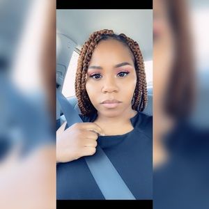 Meet your Posher, Monique